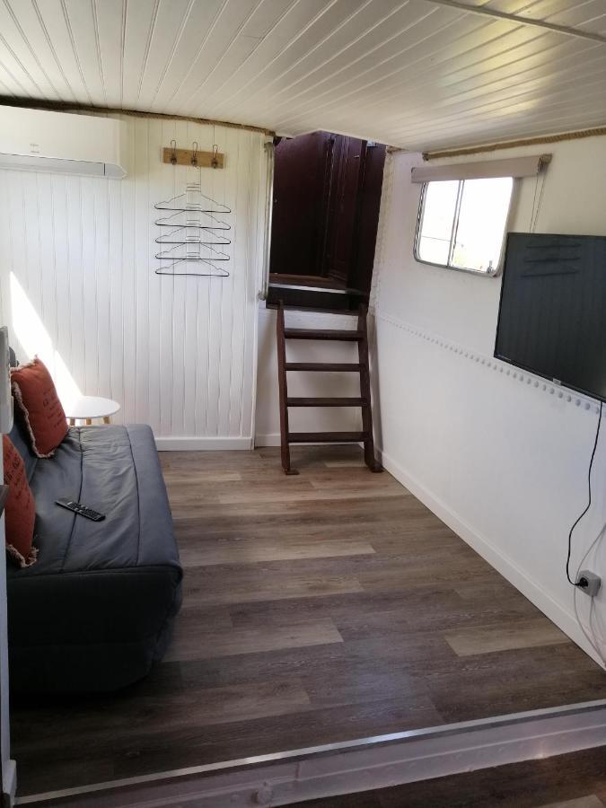 Sejour Atypique Et Insolite Sur Notre Peniche La Coradine Avec Grand Botel