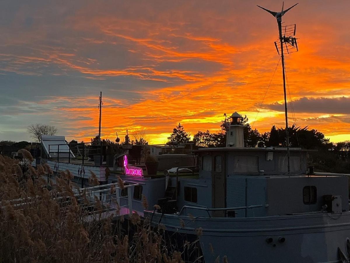 Botel Sejour Atypique Et Insolite Sur Notre Peniche La Coradine Avec Grand *